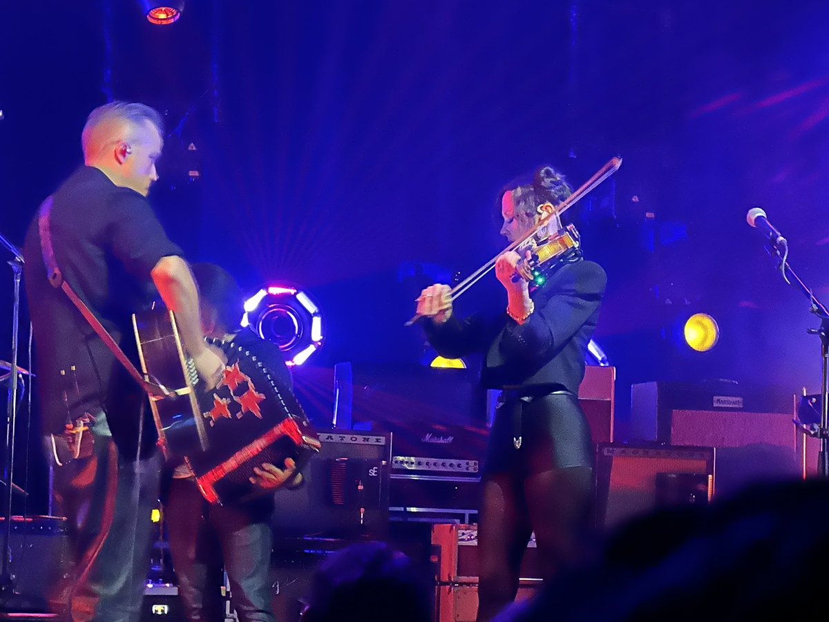 slicker213's tweet image. What an amazing show at the Ryman!! @amandashires @JasonIsbell