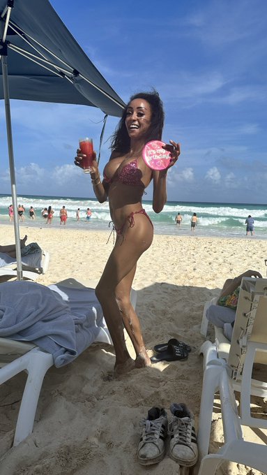 #BirthdayPrincess 👸🏽 #cancun #Mexico 2023!! Celebrating in paradise #IslandGirl 🏝️ https://t.co/00X8<a href="/tag/birthdayprincess"class="tags">#BirthdayPrincess</a><a href="/tag/cancun"class="tags">#cancun</a><a href="/tag/mexico"class="tags">#Mexico</a><a href="/tag/islandgirl"class="tags"><span>#islandgirl</span></a>