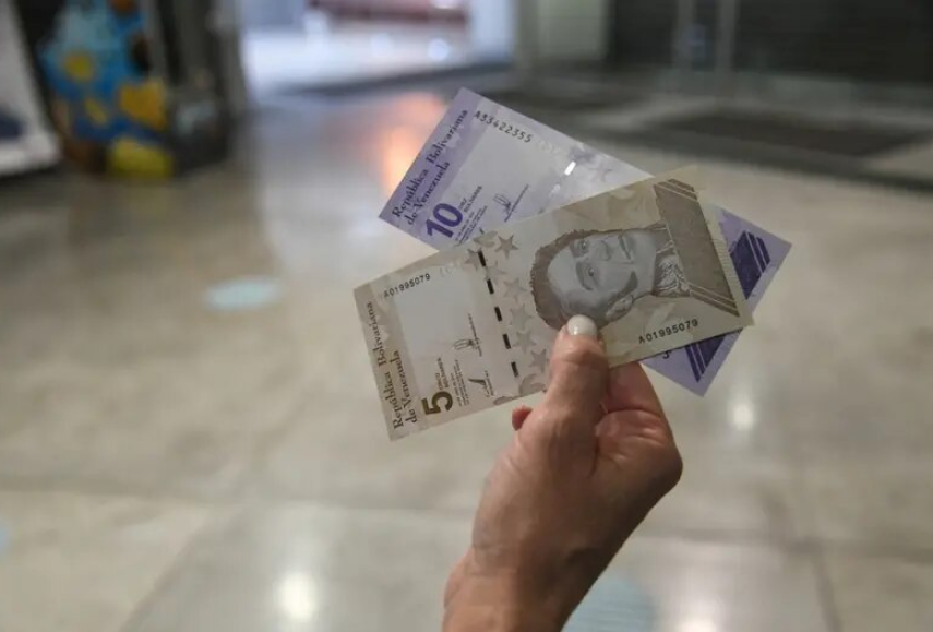 Metric0ntexto's tweet photo. #Venezuela | Venezolanos consideran que los “bonos sociales” deben convertirse en salario real

https://t.co/8jW9SSwiEP https://t.co/FcTPNGidbW