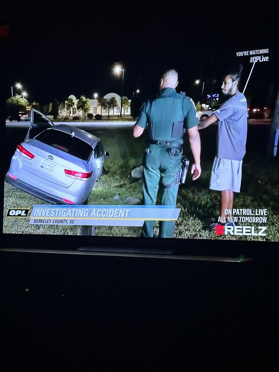 MMegan79's tweet image. The way I laughed out loud when this dude stepped outta his car…. 😳🤣😆😂🤣😆😆🤣😁😂😄😜 #farmerfirst #OnPatrolLive #livePD