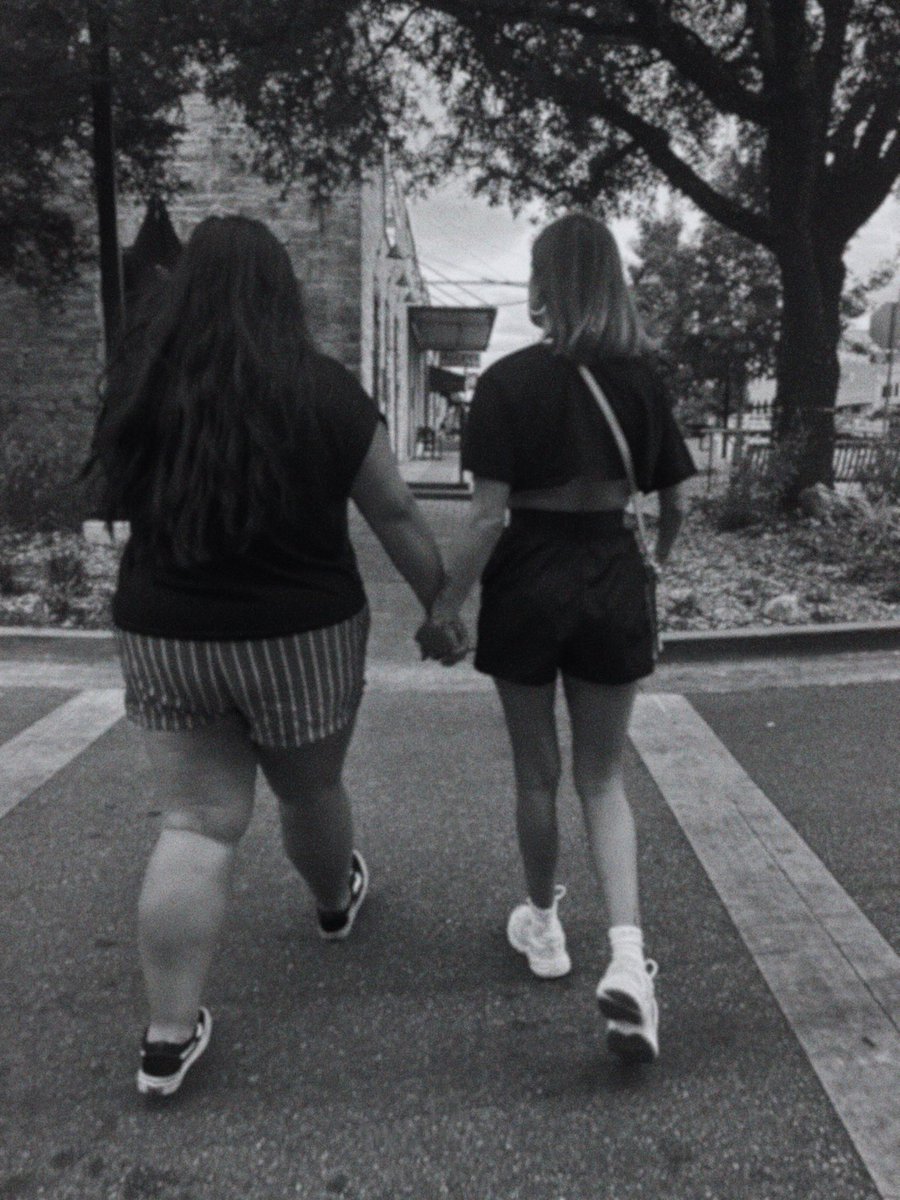 leosqueerworld's tweet image. my entire world 🤍✨

@devymb1