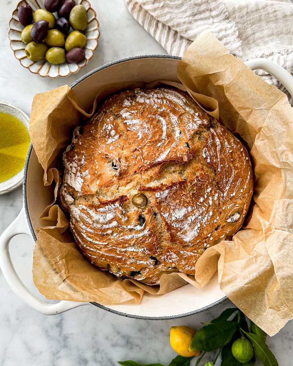 cagrownofficial's tweet image. No need to knead! Our friend Elina's no-knead olive bread is a stunner - and easier than you think! 
Get the recipe from @elinasaiach: elinasaiach.com/en/no-knead-ol…
.
.
.
.
.
#olivebread #cagrown #homemadebread #breadrecipe #calripeolives @calripeolives