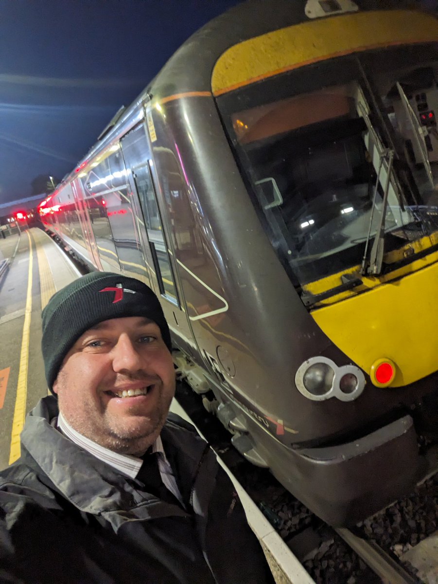 GavTheSC's tweet image. The hat and coat are out of my locker
#winteriscoming
#class170