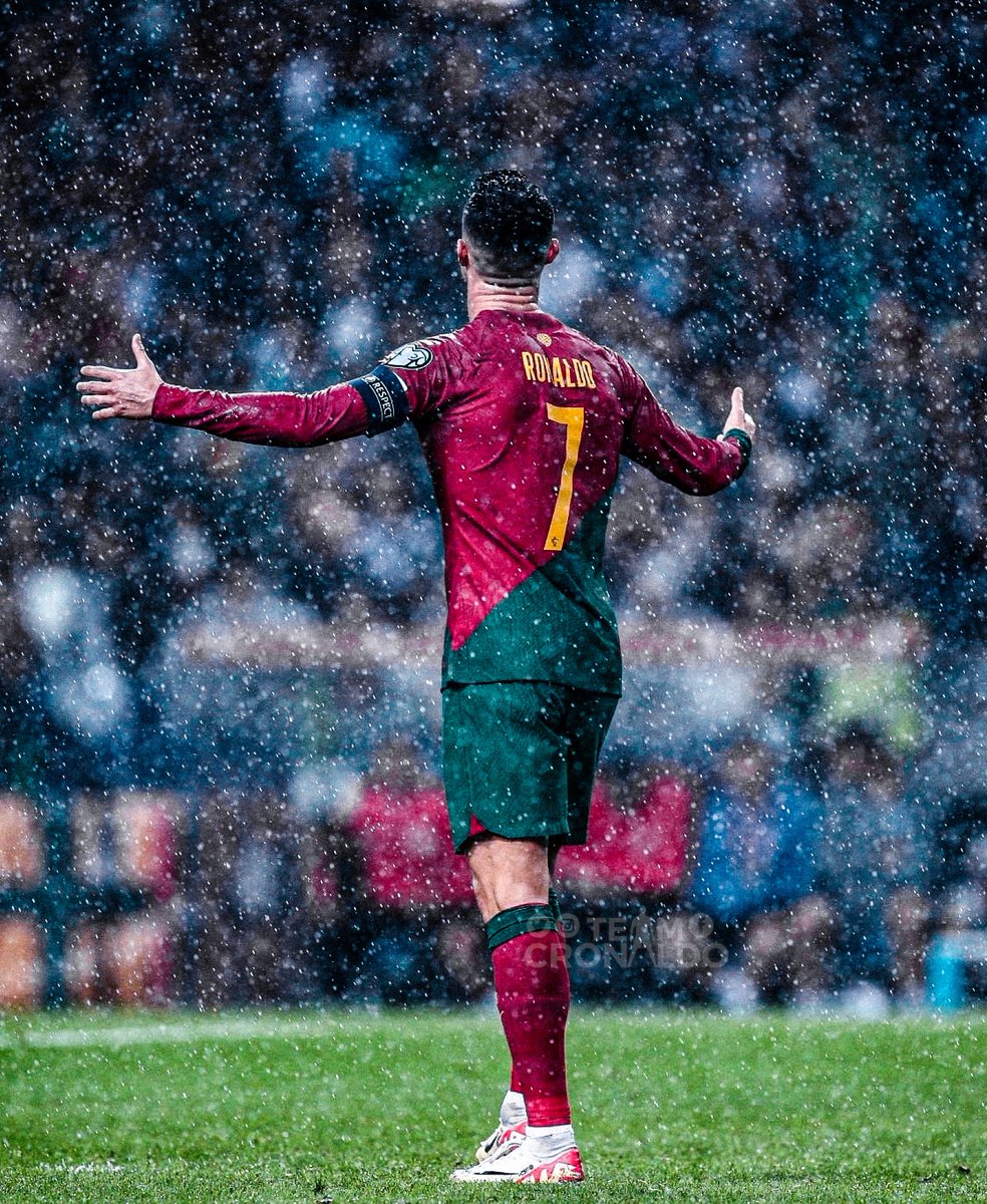 GalsonHM's tweet photo. - strzelił 125 goli dla kadry jako pierwszy piłkarz w historii
 - 857 goli w karierze
-strzelił wczoraj 213 gola dającego wygraną
- ma 7 bramek w 6 meczach el. do Euro
- zapewnił wczoraj 🇵🇹 awans na euro

Najlepszy piłkarz w historii. Dla każdego, kto nie ma wypranego mózgu. https://t.co/KaQq5uNzpW