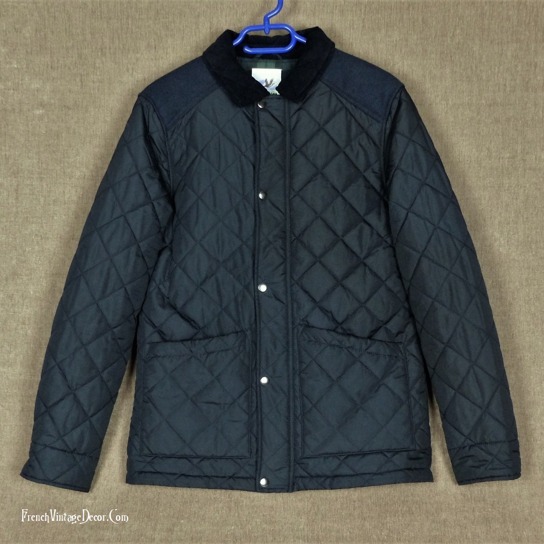 Men's Country Quilted Jacket by JOHN PARTRIDGE
frenchvintagedecor.com/listing/157238…

#quiltedjacket #mensjacket #countryclothing #equestrianjacket #preppystyle #streetwear #britishstyle #huntingjacket #barbour #clothing #johnpartridge #etsy #countrywear #vintageclothing #frenchvintagedecor