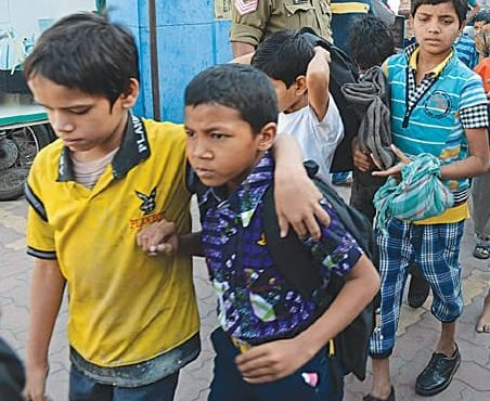 local_kashmir's tweet photo. #Authorities rescue #childlabourers in #Pulwama #JammuAndKashmir https://t.co/m7k385ZoJM