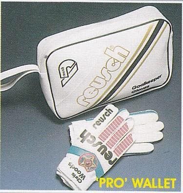 glove_gloves's tweet image. Bring back glove bags. #goalkeepergloves #glovebag #reusch @ReuschUK