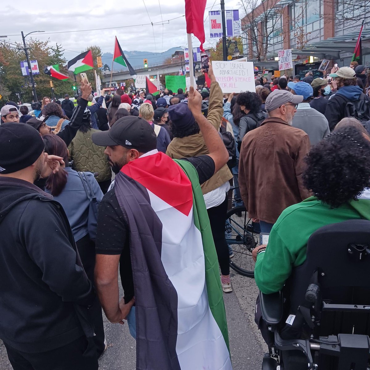 QudsNen's tweet photo. Hundreds of activists rally in Vancouver, Canada, in support of the Palestinian people and in protest of the Israeli aggression on #Gaza. https://t.co/h9k7oQa2Od