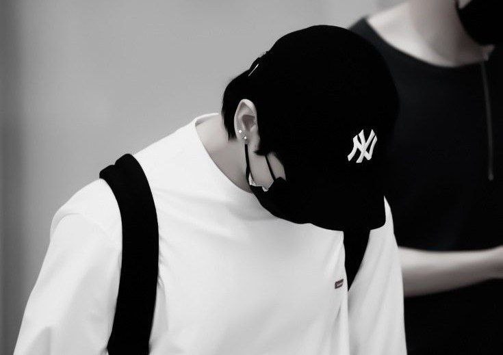 ستكون أفضل بدونهم ، أولئك الذين
يتغيرون عليك في أول خطوة تخطيها".

🔸