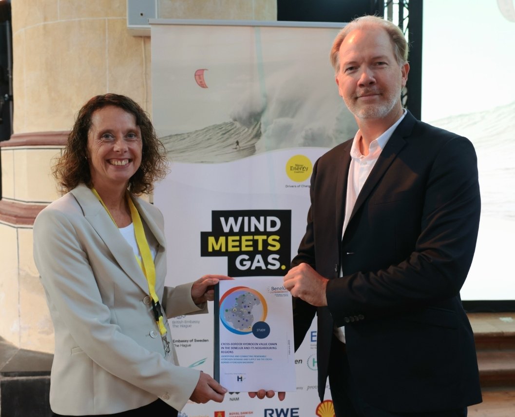 beneluxunion's tweet photo. De recente Benelux #waterstof studie https://t.co/V4DWeBQ22I werd gepresenteerd op #WindmeetsGas conferentie in Groningen door directeur J. Molema in panelgesprek regionale energiesamenwerking.#Benelux en buurregio's spelen cruciale rol in de transitie groene waterstofeconomie. https://t.co/frDHSxxLeN
