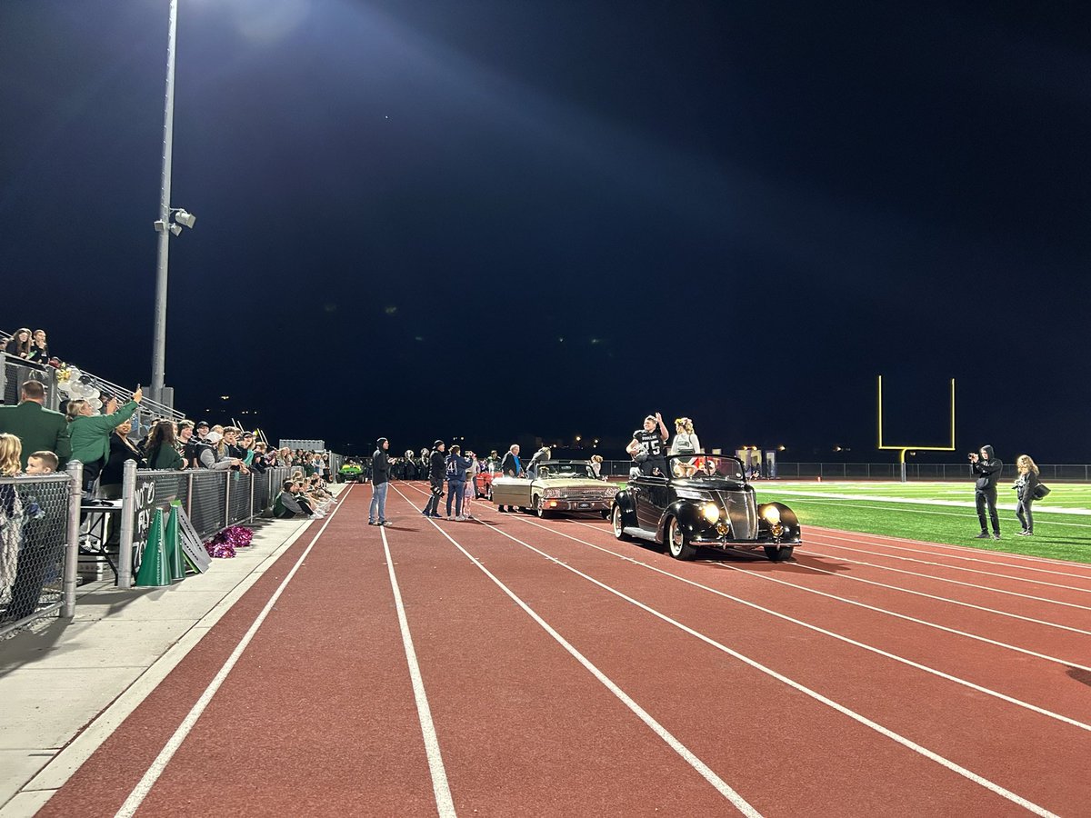 NoahSchmick's tweet photo. Tune in to @KHQLocalNews tonight at 11 for 13 high school football games on Friday the 13th! #swxovertime
I made it out to Wellpinit, Freeman and Ridgeline today for a couple homecomings and a senior night! https://t.co/m4rbypp8TQ
