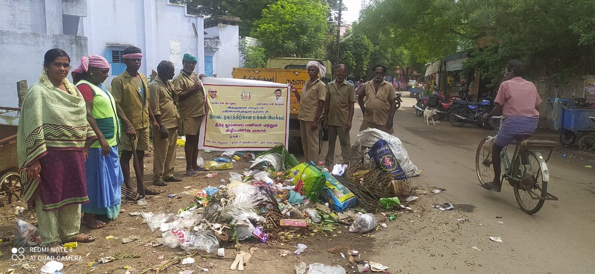 SMunicpality's tweet photo. Srivilliputhur  Municipality - people movement for clean city (14.10.23) Mass cleaning drive started  with sanitary workers, SI sir &amp; SO sir.
@CMOTamilnadu
@KN_NEHRU
@sbmrdmanellai
@tnmaws
@MawsTamilNadu
@SwachhBharatGov
#PeopleMovementForCleanCities #WasteToWealth https://t.co/DrnMOIIaZi