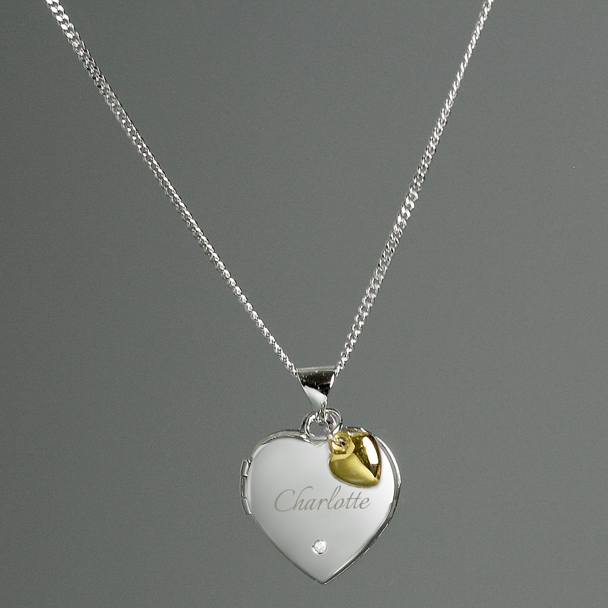 This sterling silver locket features a diamond  under the name and a gold plated mini heart charm. Personalised with any name lilyblueuk.co.uk/personalised-s…

#jewellery #necklace #silverjewellery #giftideas #shopsmall #shopindie #EarlyBiz