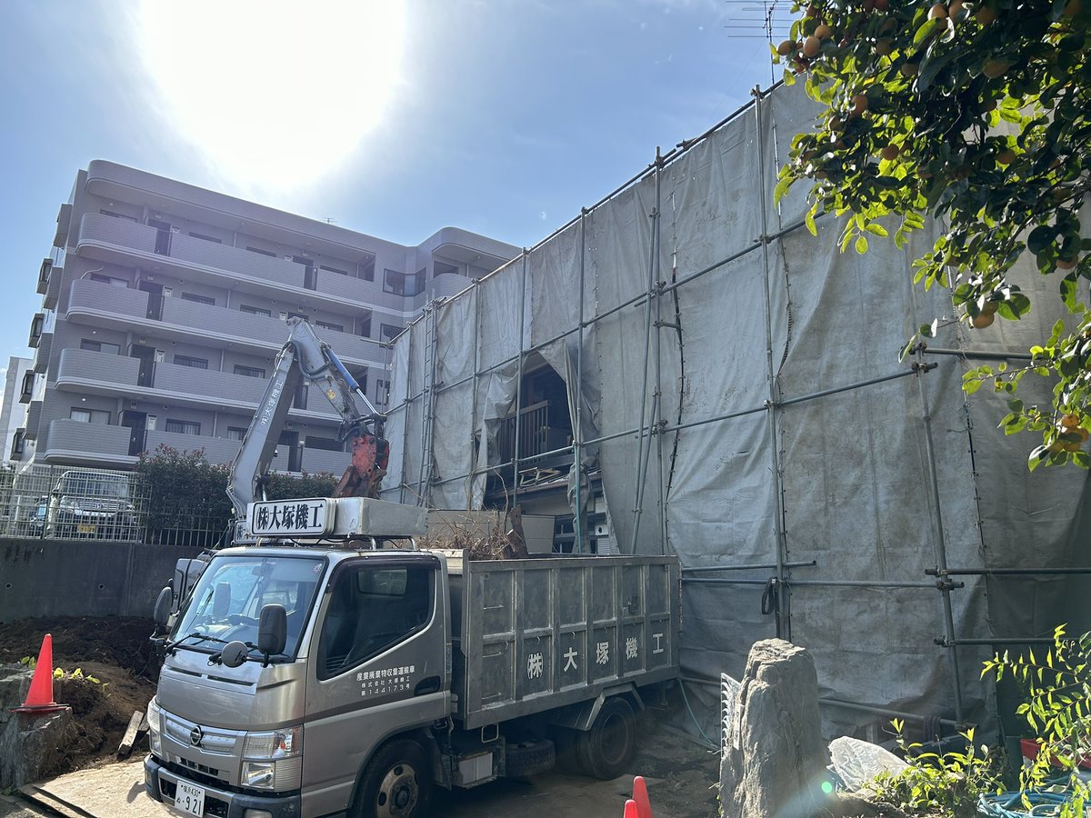horio123's tweet photo. 改築工事
Day  5
シートで覆われました😱 https://t.co/C5zEvWOrF2