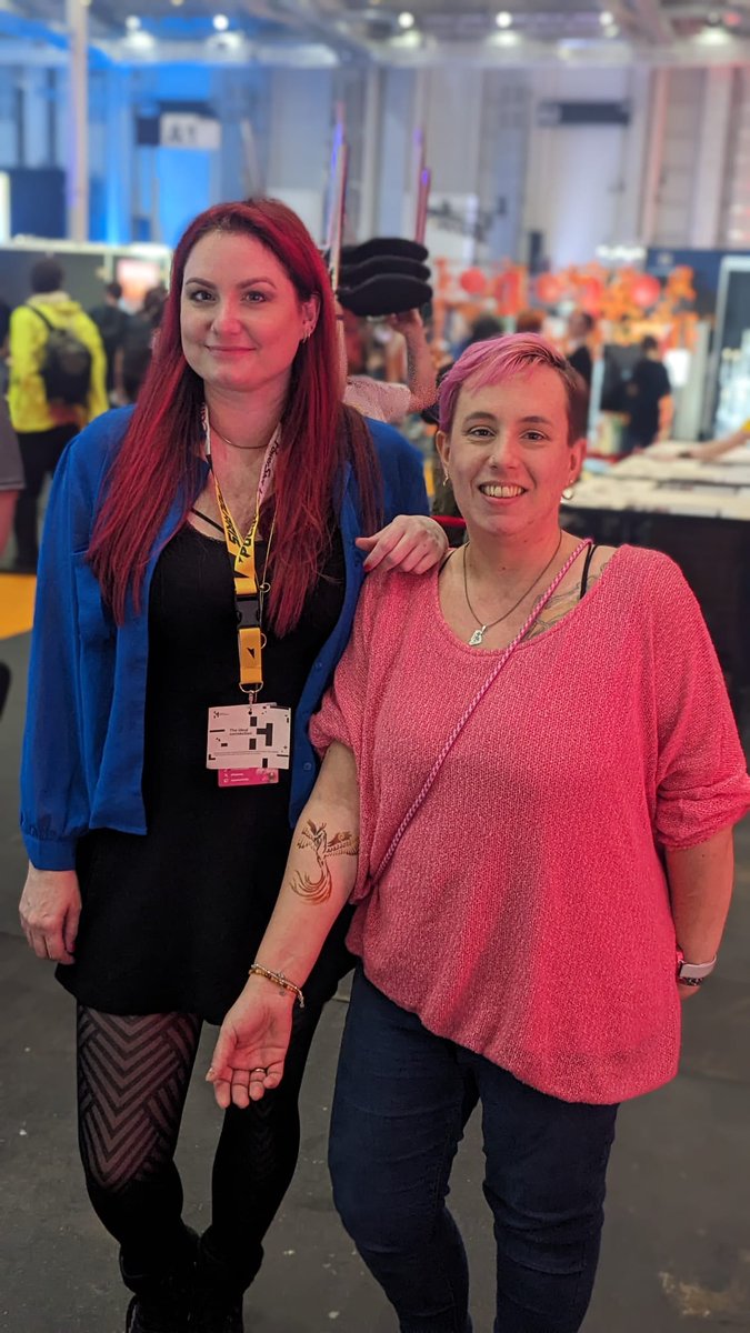 HSVmeise's tweet photo. @PhunkRoyaI  @Eosandy  @nancy_wenz @Kleifferson ,und viele viele Andere die ich im vorbeilaufen gesehen habe, Danke! Die Polaris war irre schön! Wunderschöne Cosplayer, viele Eindrücke die erstmal verarbeitet werden wollen. Einfach nur ein rundum tolles Erlebnis. https://t.co/sGzG843Ipq