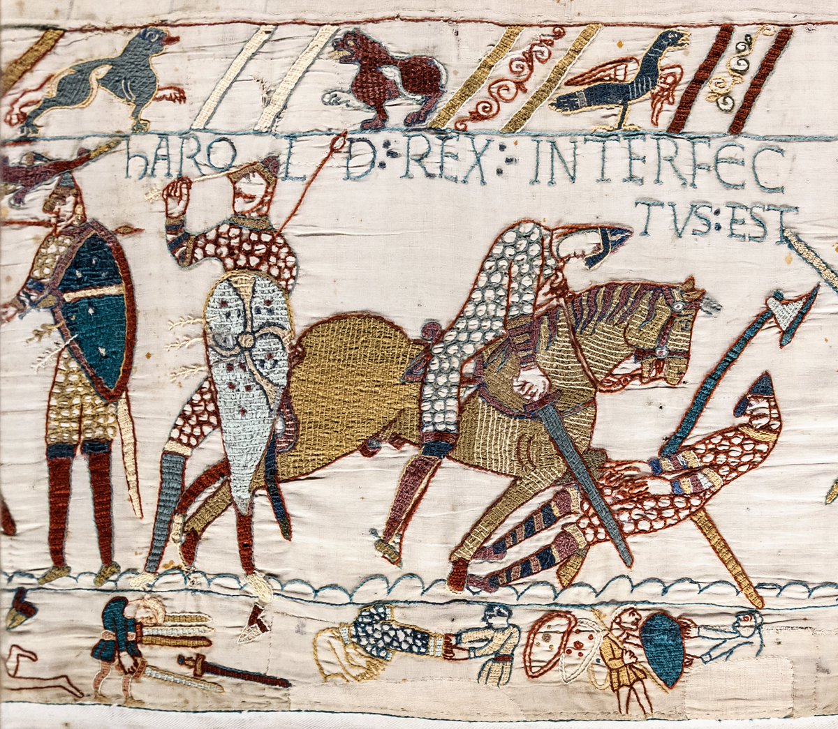 14 October 1066 Battle of Hastings sees King Harold II face Duke William of Normandy. Harold had the high ground & began strongly, but when his shield wall broke to chase retreating Normans, it created a weak point William exploited. Anglo-Saxon England was ended with Harold.