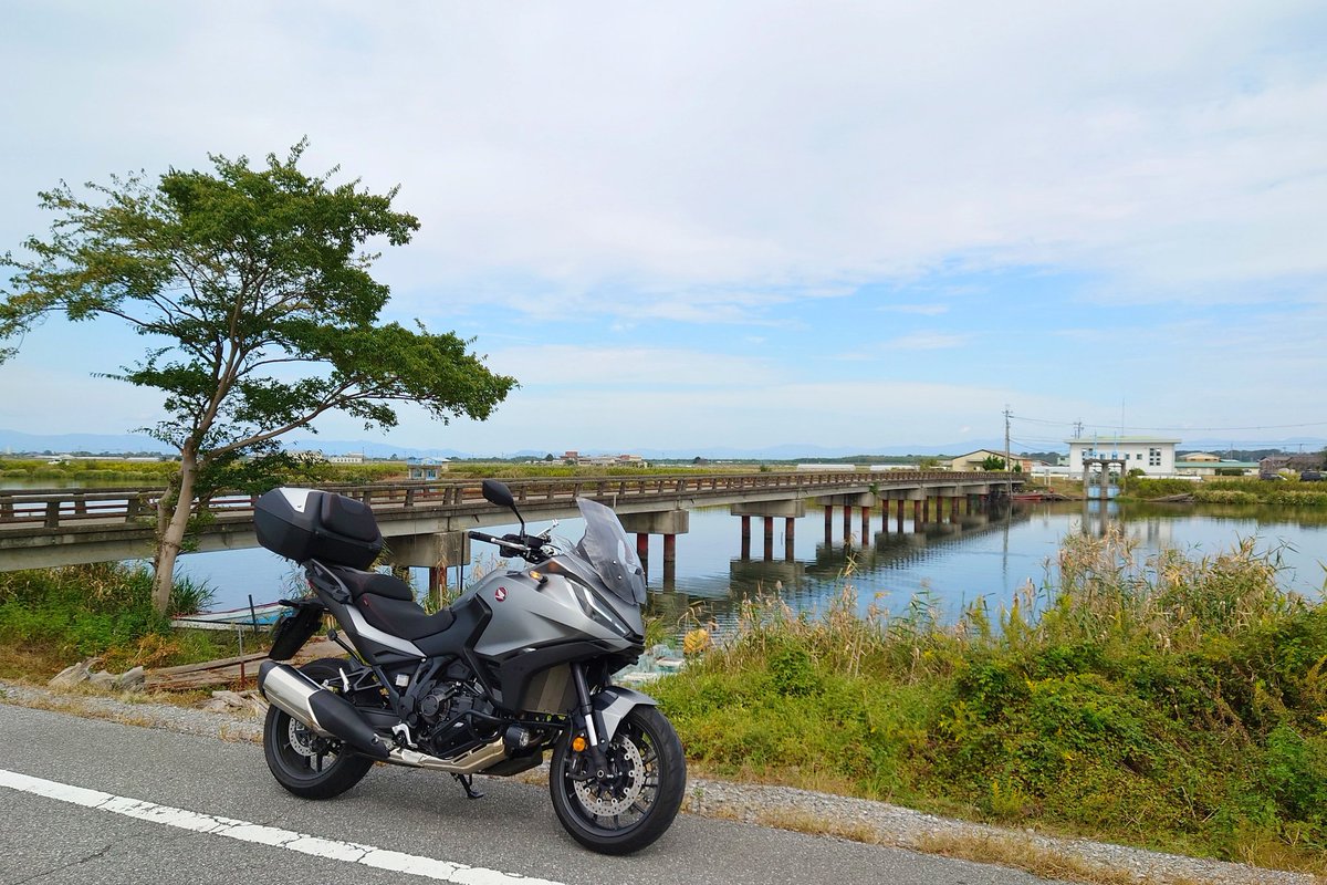 SuwaShu's tweet photo. 雨が降る前にバイクでお散歩！
キンモクセイの良い香りがしています、季節は進んでいますね！ https://t.co/O0tqbJcVft