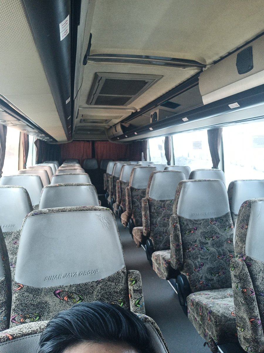 dikpiki's tweet photo. Emg Sinar Jaya gak rugi apa ya? Bener-bener nganterin aku tok sampe Semarang masa?! Wes koyo tak charter dewe ik bajindul 😅 https://t.co/SfUDBwBT7X