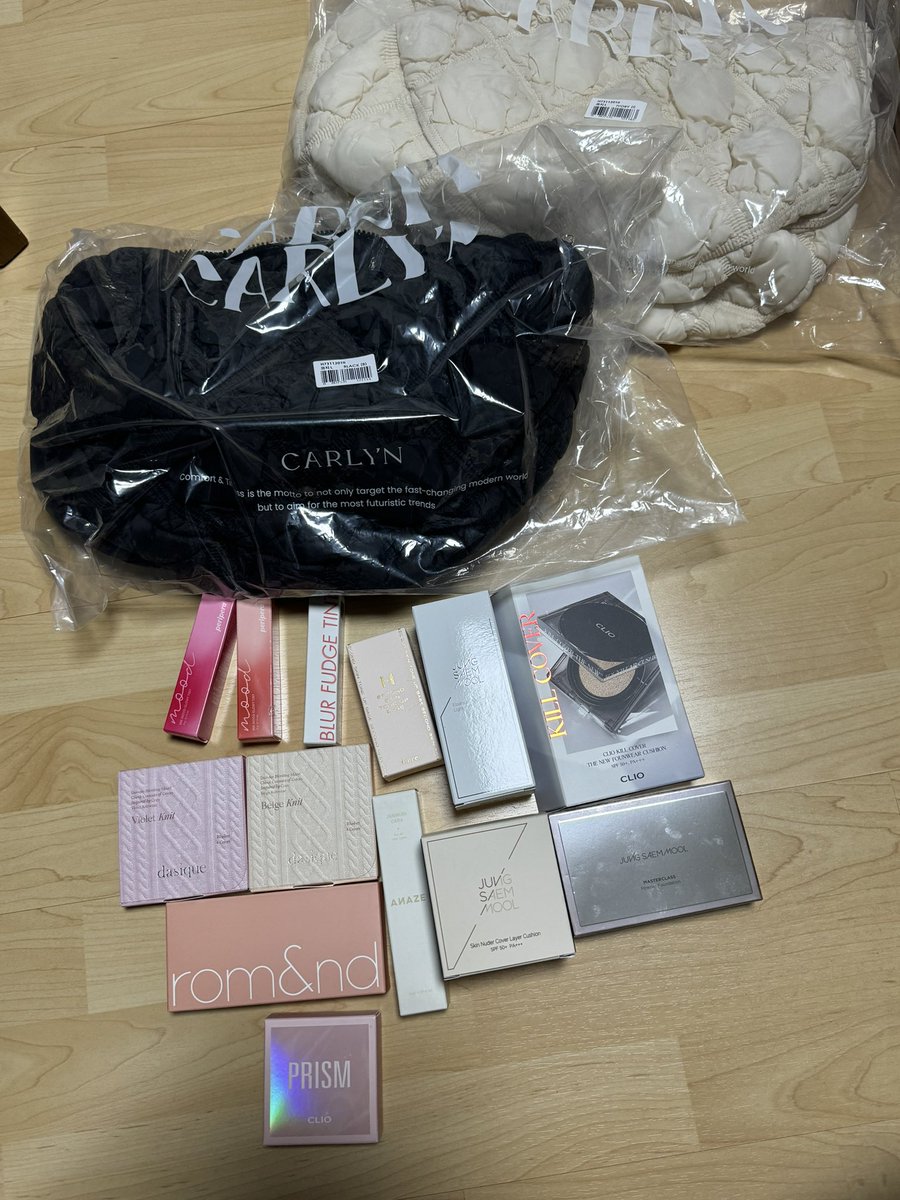 soseoulstore's tweet photo. แต่ว่าสั่งของได้ทุกวันนะงับบ ส่งกลับทุกอาทิตย์ #พรีออร์เดอร์เกาหลี #พรีเกาหลี https://t.co/27fccMGKIu