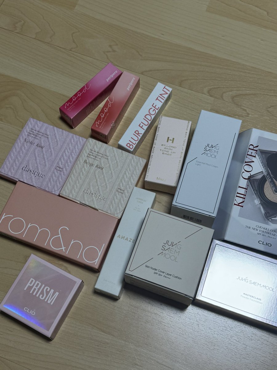 soseoulstore's tweet photo. แต่ว่าสั่งของได้ทุกวันนะงับบ ส่งกลับทุกอาทิตย์ #พรีออร์เดอร์เกาหลี #พรีเกาหลี https://t.co/27fccMGKIu