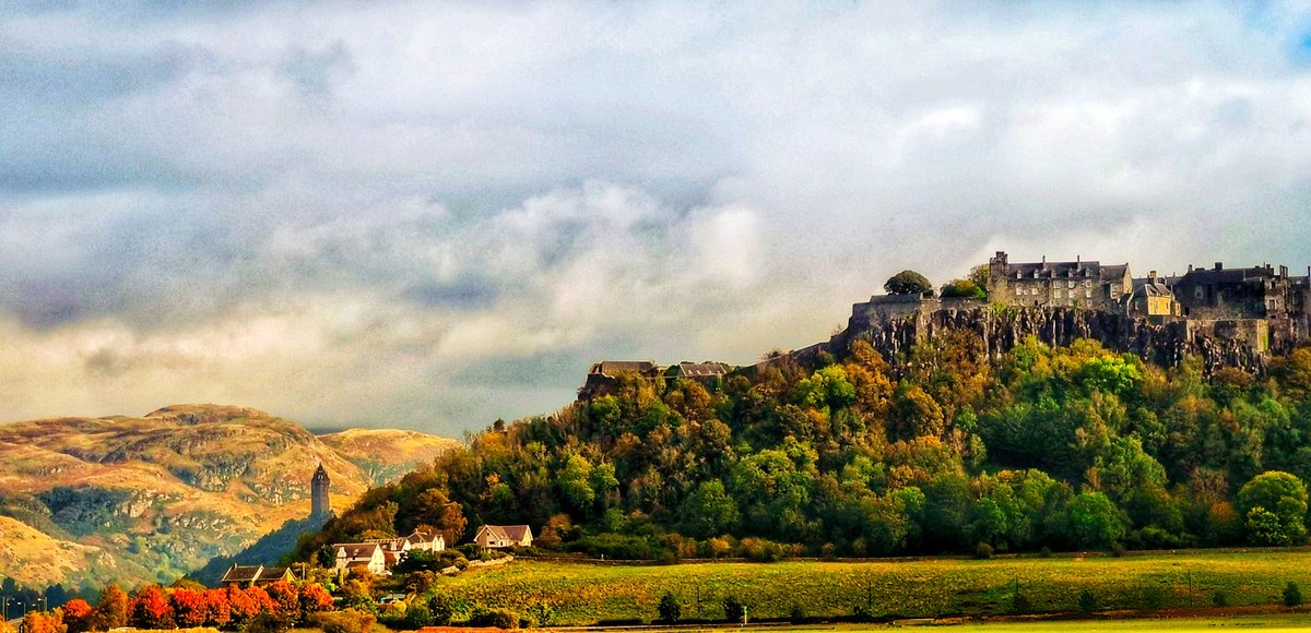 The Wallace Monument and Stirling Castle earlier this week. #WallaceMonument #StirlingCastle #HistoricScotland @stirlingcastle @TheWallaceMon @welovehistory