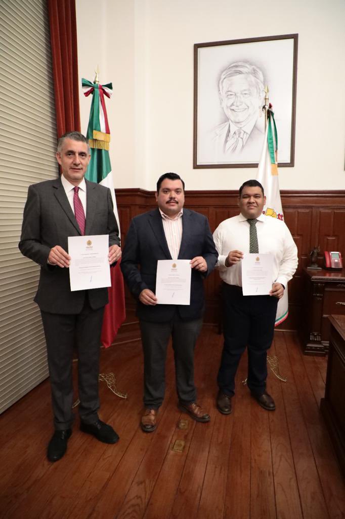 CuitlahuacGJ's tweet photo. He recibido la renuncia de dos grandes compañeros, de Éric Cisneros y de Zenyazen Escobar, a la función que venían desempeñando dentro del gabinete. Les deseo suerte y desde luego que podrán reincorporarse una vez concluida la etapa de auscultación por la que tienen aspiraciones dentro del movimiento al que pertenecemos. 

Así mismo, he nombrado como encargados de despacho, en la SEGOB a Carlos Alberto Juárez Gil, y en la SEV, a Víctor Emmanuel Vargas Barrientos; en la Subsecretaría de Gobierno quedaría, Yair Ademar Domínguez Vázquez. A los tres les he solicitado no realizar cambios en otros cargos a fin de continuar con los programas y planes de las dependencias donde se desempeñarán, tal como se venían realizando con éxito.