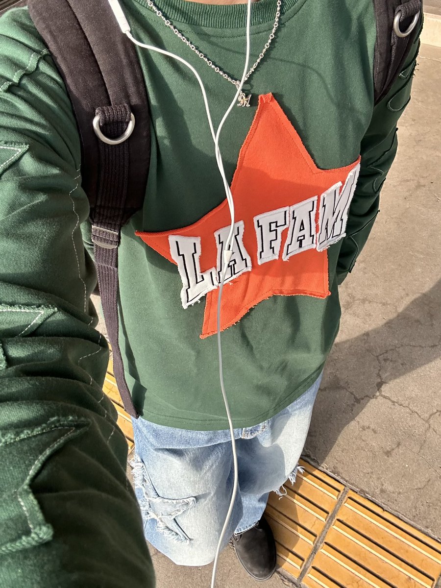お仕事行ってきます
今日のティックトックの編集全然終わってない😭😭