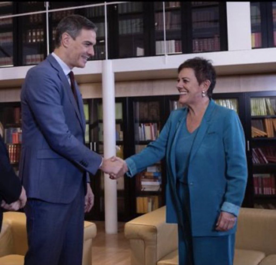 harryelsocio's tweet photo. No es Pedro Sánchez. Son 7 millones de españoles dándole la mano a la ETA. 7 millones de españoles que prefieren al Carnicero de Mondragón a Ortega Lara. 7 millones de españoles que se han olvidado de Miguel Ángel Blanco. 7 millones de españoles con el alma podrida. https://t.co/vRiOzZuJzH