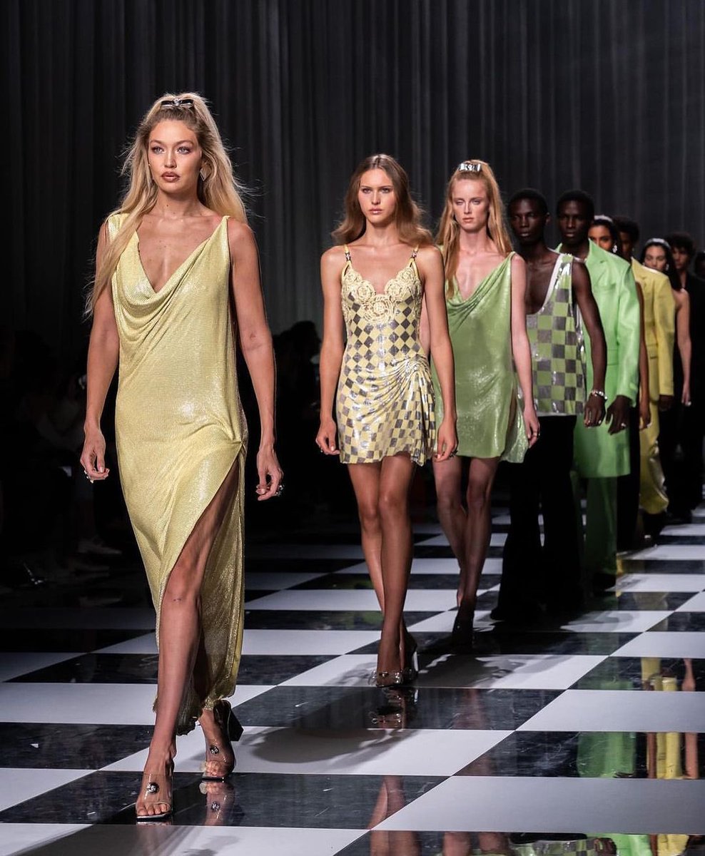 DripsNstyles's tweet image. Beautiful collections by @Versace Spring-Summer 2024!

@donatella_versace @versace 
-
-
-
-
-
#versace #donatellaversace #naomicampbell
#cindycrawford #claudiaschiffer #carlabruni
#versaceversace #versaceversaceversace
#90sfashion #90smodels #versacetribute #versacecelebrities