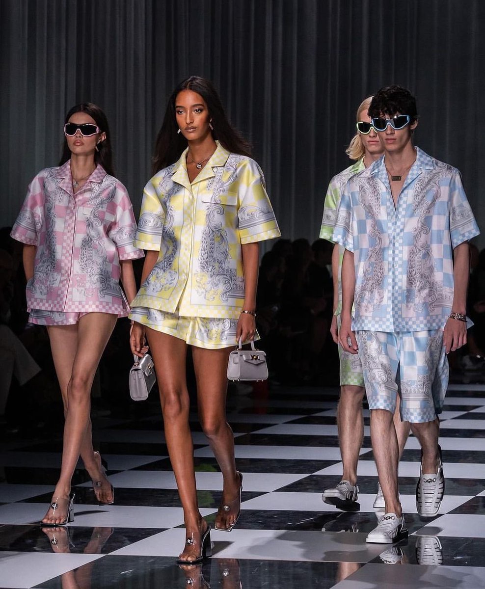 DripsNstyles's tweet image. Beautiful collections by @Versace Spring-Summer 2024!

@donatella_versace @versace 
-
-
-
-
-
#versace #donatellaversace #naomicampbell
#cindycrawford #claudiaschiffer #carlabruni
#versaceversace #versaceversaceversace
#90sfashion #90smodels #versacetribute #versacecelebrities
