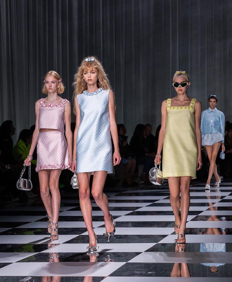 DripsNstyles's tweet image. Beautiful collections by @Versace Spring-Summer 2024!

@donatella_versace @versace 
-
-
-
-
-
#versace #donatellaversace #naomicampbell
#cindycrawford #claudiaschiffer #carlabruni
#versaceversace #versaceversaceversace
#90sfashion #90smodels #versacetribute #versacecelebrities