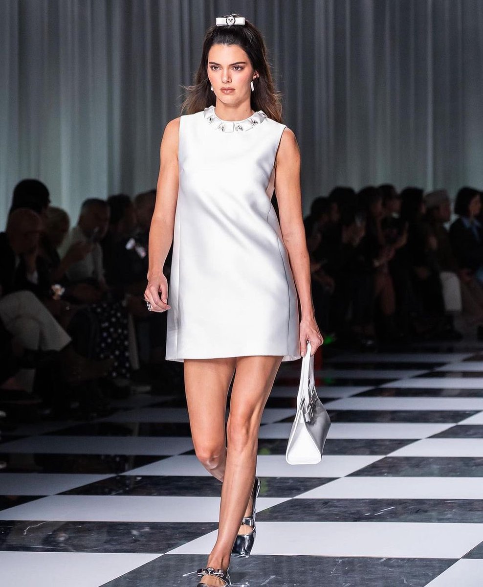 DripsNstyles's tweet image. Beautiful collections by @Versace Spring-Summer 2024!

@donatella_versace @versace 
-
-
-
-
-
#versace #donatellaversace #naomicampbell
#cindycrawford #claudiaschiffer #carlabruni
#versaceversace #versaceversaceversace
#90sfashion #90smodels #versacetribute #versacecelebrities