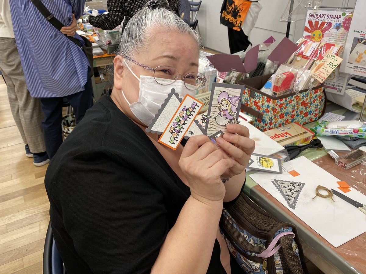 alivehiyoko's tweet photo. ワークショップもたくさん楽しんでいただいています😆🧡
#KAKOTOKO
#TOKYOスタンプフェスタ
#TOKYOスタンプフェスタ2023
#Z04
#TOKYOハンドメイド祭
#スタンプ https://t.co/4gwVOusPtH