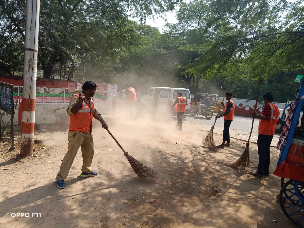 cbmathura's tweet photo. Cleaning drive at Auto Stand and Public Places
@pddecc
#SpecialCampaign3  
#GarbageFreeIndia
#SwachhBharat https://t.co/M31XYqBFQI