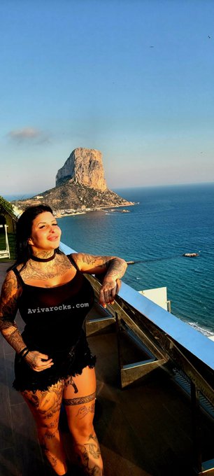 Morgenlatte am Samstagmorgen vorhanden? Ich bin bis ca. 12 Uhr durchgehend online und wixxe ihn mit dir