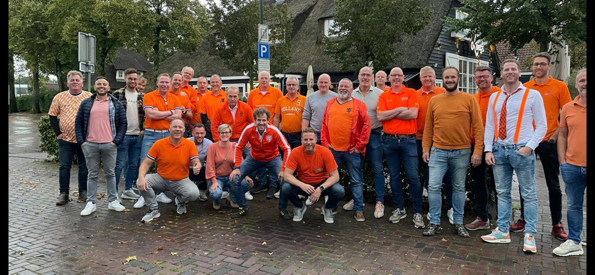 svBonboys's tweet photo. De (maatschappelijk betrokken) businessclub BABB van Bon Boys, was gisteren weer on tour. Helaas leidde @OnsOranje een nederlaag. Het was een geslaagde dag/avond. Klokslag 2.00uur weer veilig terug in De Veldmaat. https://t.co/zVr2ga8Isu