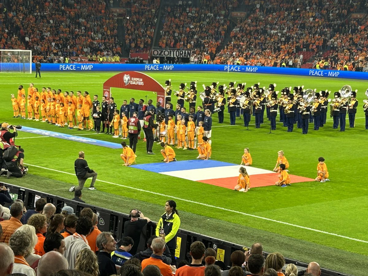 svBonboys's tweet photo. De (maatschappelijk betrokken) businessclub BABB van Bon Boys, was gisteren weer on tour. Helaas leidde @OnsOranje een nederlaag. Het was een geslaagde dag/avond. Klokslag 2.00uur weer veilig terug in De Veldmaat. https://t.co/zVr2ga8Isu