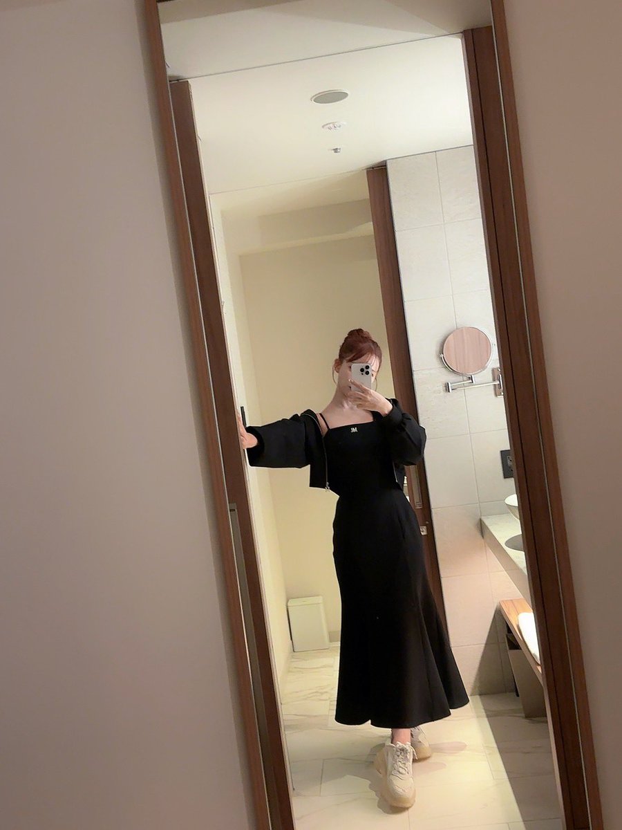 展示会で大人気だった、
スウェットワンピとジップパーカーの
セットアップも明日発売です🖤

楽ちん可愛い👶🏻 https://t.co/XmNMs89NqX
