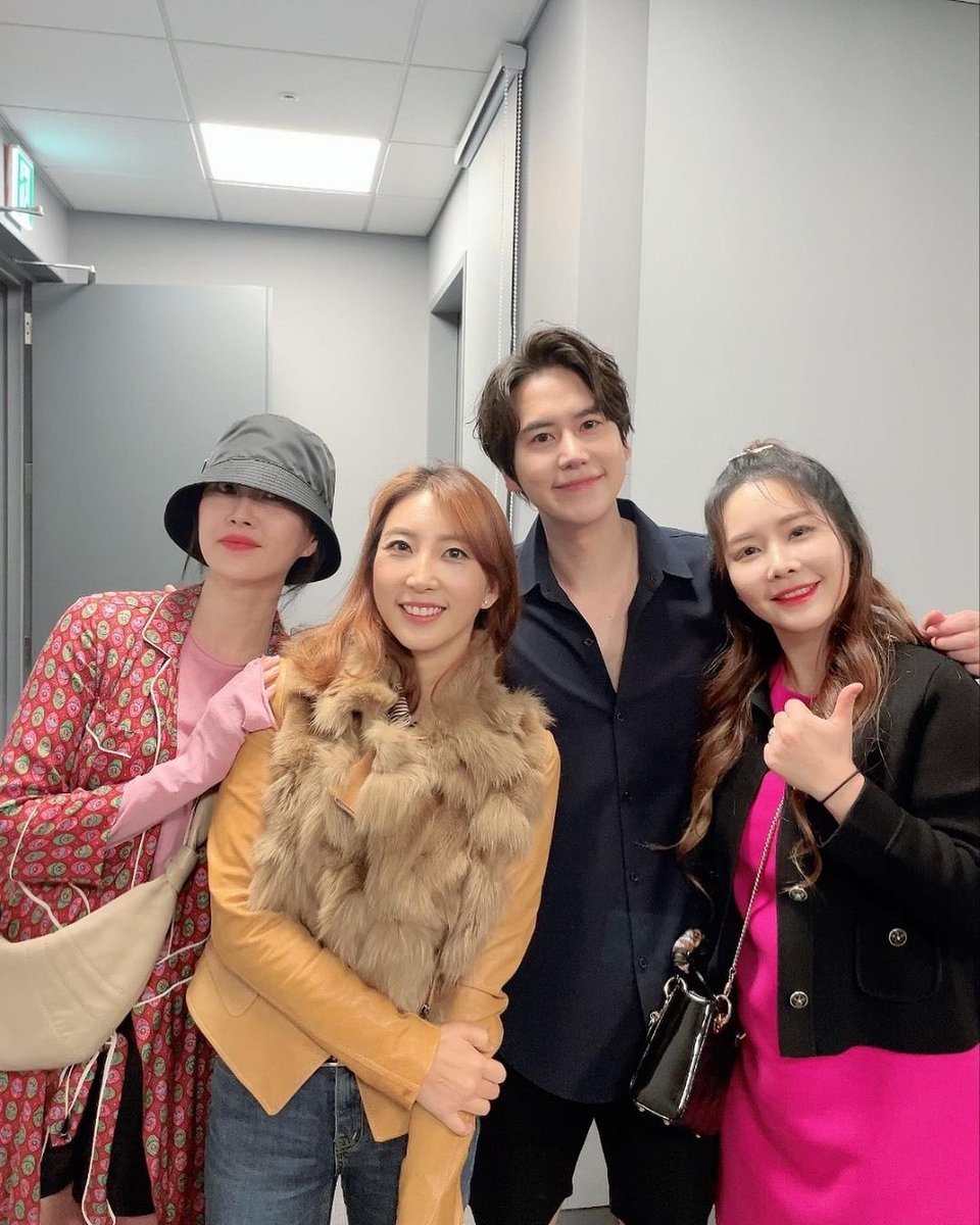 yesungiedf's tweet photo. Kyuhyunie with the noonas!!!💖 https://t.co/7wIsc5hGmv