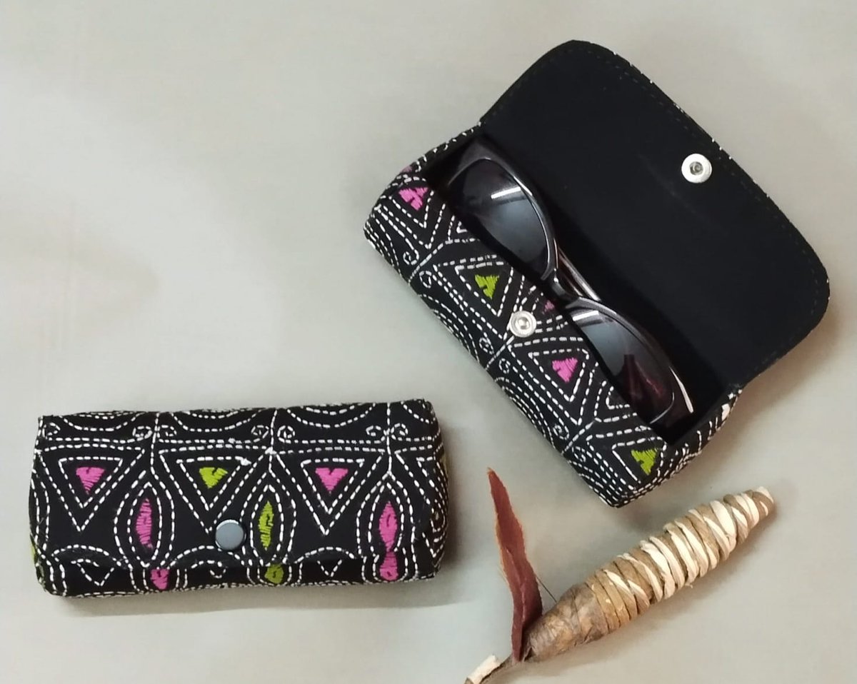 We present to you these exquisite Sunglasses Case adorned with intricate Katha hand embroidery. Elevate your accessory game with our beautiful handcrafted artwork from Bengal
#handmade #artisanmade #sunglassescover #spectaclecover #corporategifting #eventgifting #gifting