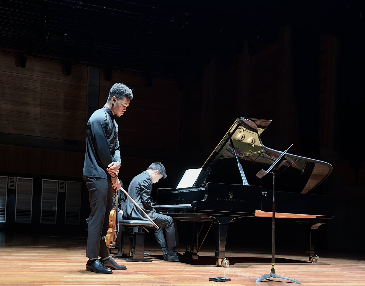 nikonlesley's tweet photo. Fabulous concert @RandallGoosby at the Queen Elizabeth Hall last night. A fascinating programme played stunningly well on his #stradivarious  def one to watch. Accomplished accompaniment by Zhu Wang. #ClassicalMusic #florenceprice #coleridgetaylor https://t.co/Sk3YVoRYwS