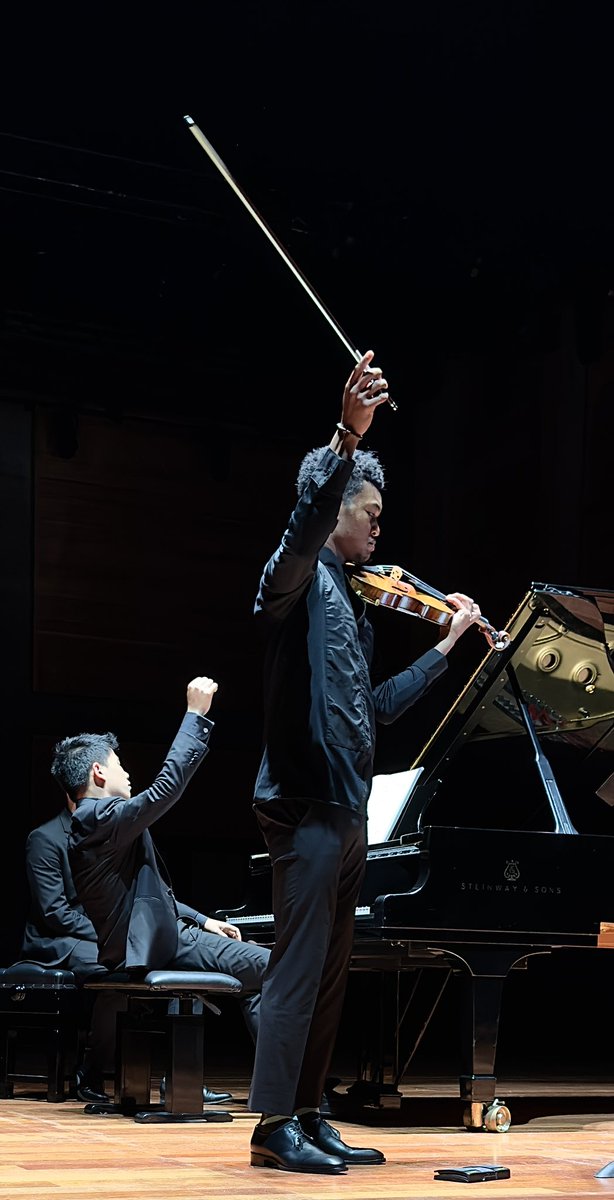 nikonlesley's tweet photo. Fabulous concert @RandallGoosby at the Queen Elizabeth Hall last night. A fascinating programme played stunningly well on his #stradivarious  def one to watch. Accomplished accompaniment by Zhu Wang. #ClassicalMusic #florenceprice #coleridgetaylor https://t.co/Sk3YVoRYwS