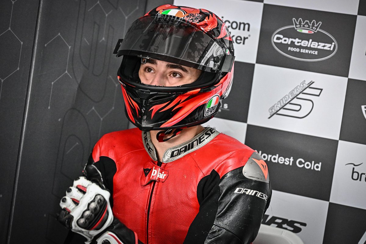 SnipersRacing's tweet photo. Qualifiche 🏁💪#IndonesianGP 🇮🇩
P8 #matteobertelle terza fila per lui domani!!
.
P23 #nicolacarraro gara in rimonta per lui
#snipersteam #teamsnipers #moto3 #motogp #IndonesianGP https://t.co/3n7HBpYBnw