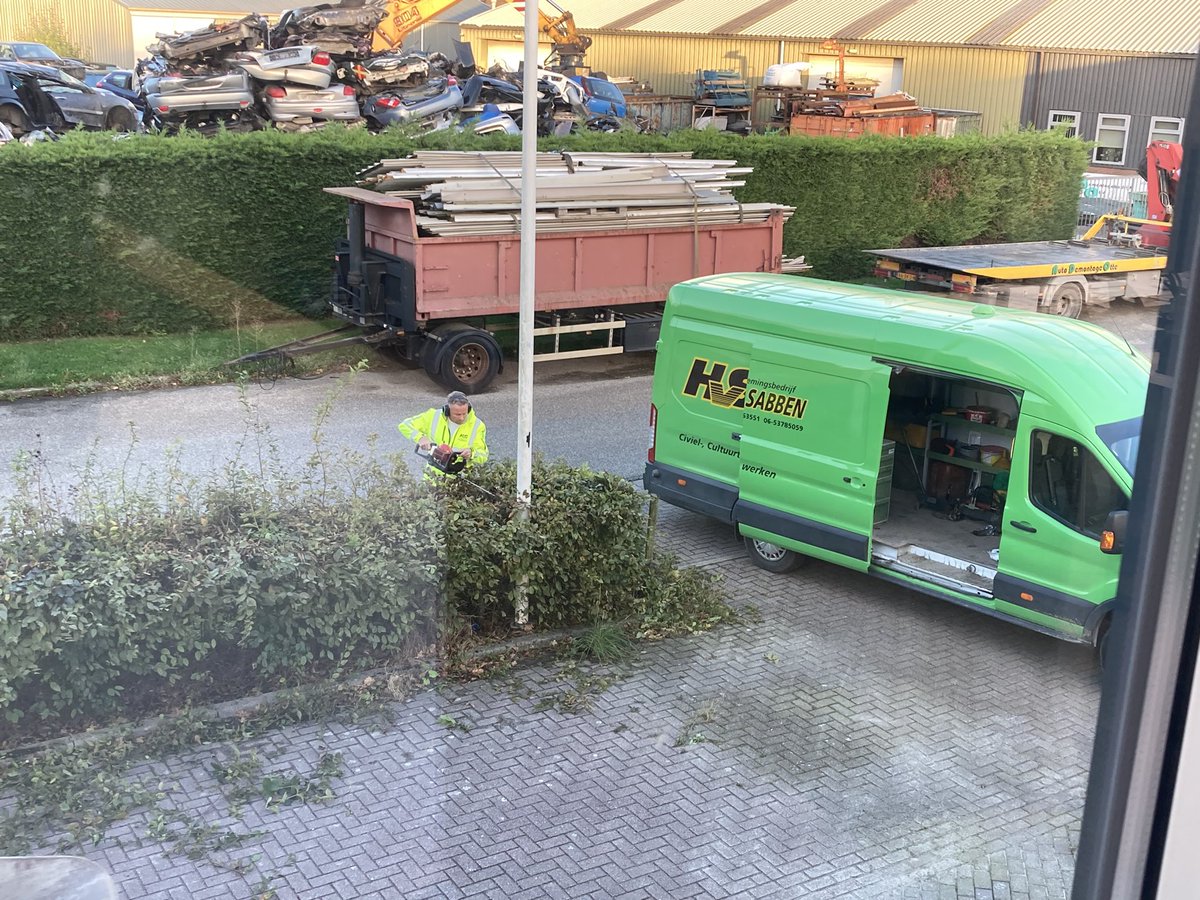 VanSabbenbv's tweet photo. Herstellen onze eigen inrit HVS op zaterdag 💪💪💪 https://t.co/uBoxjhX7Rd