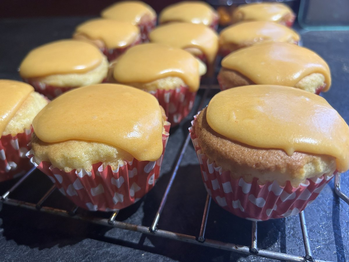 ProckyHorror's tweet photo. Check out my cupcakes biarches https://t.co/yBmVvwuo6n