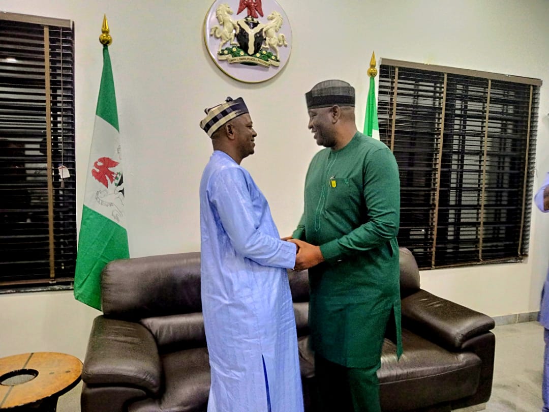 JosephUtsev's tweet photo. Arrived Makurdi Friday 13th October, 2023 to a warm reception at toll gate by Commissioner for Water Resources and Climate Change Mr Odoh Ogwu, top Government functionaries as well as officials of the APC. 
Thereafter, welcomed by the Deputy Governor
@BarrSamode
JTU https://t.co/c1vE5EpqRd