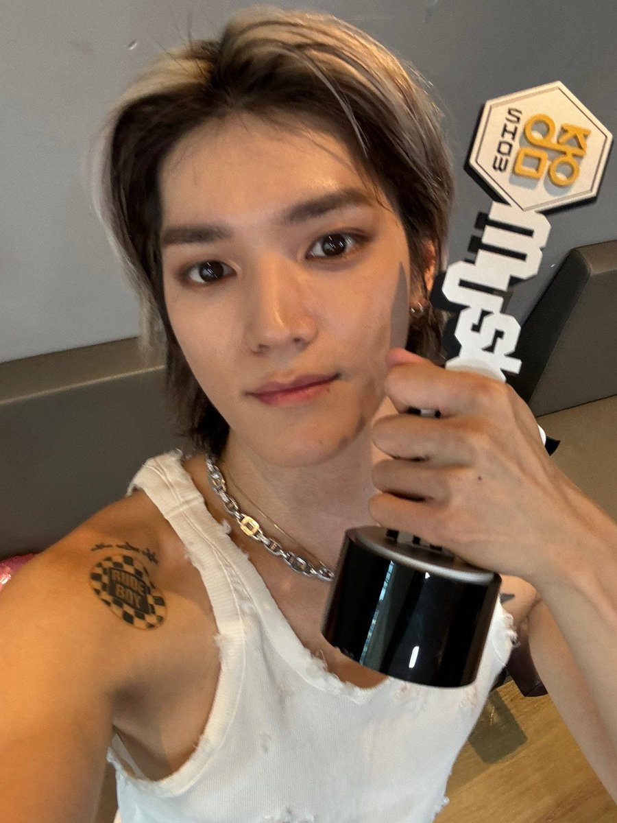taeyongpictures's tweet photo. taeyong weverse update

our czennie worked the hardest!!!  thank you !!!
be careful not to catch a cold ㅜ thank you for watching our recording until the end https://t.co/LREv83s9z2