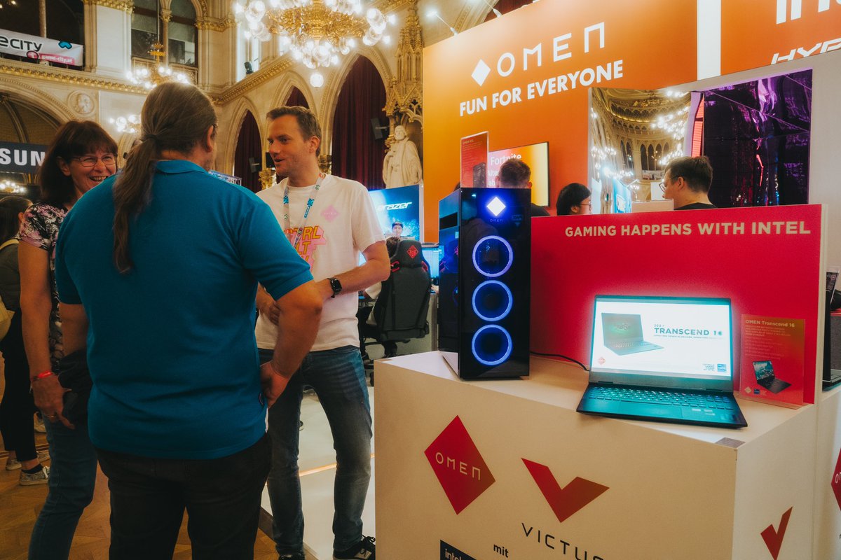 OMENbyHP_de's tweet photo. Tag 2 auf der Game City Vienna!
Wir starten in den Tag mit einer großen Runde @FortniteDE !
Im „PLAY WITH THE PRO“ Modus zockt ihr mit @shredmir und könnt tolle Preise gewinnen!
LET‘S GO!
#gamecityvienna #OMEN #gamecity2023
#OMENTranscend #OMENbyHP #HPwithINTEL #OMEN16 #Gaming https://t.co/3uXUrQOoSj