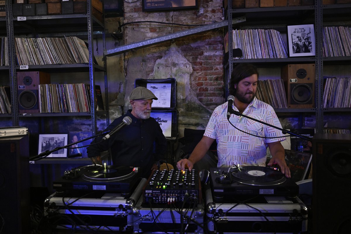 fpa's tweet photo. DJ session “DJazz Kissa”.

A disc-jockey will give a session mixing a sequence of songs included in the Haruki Murakami’s books. 

©FPA | Iván Martínez

#PremiosPrincesadeAsturias https://t.co/pxCkxiAy2U