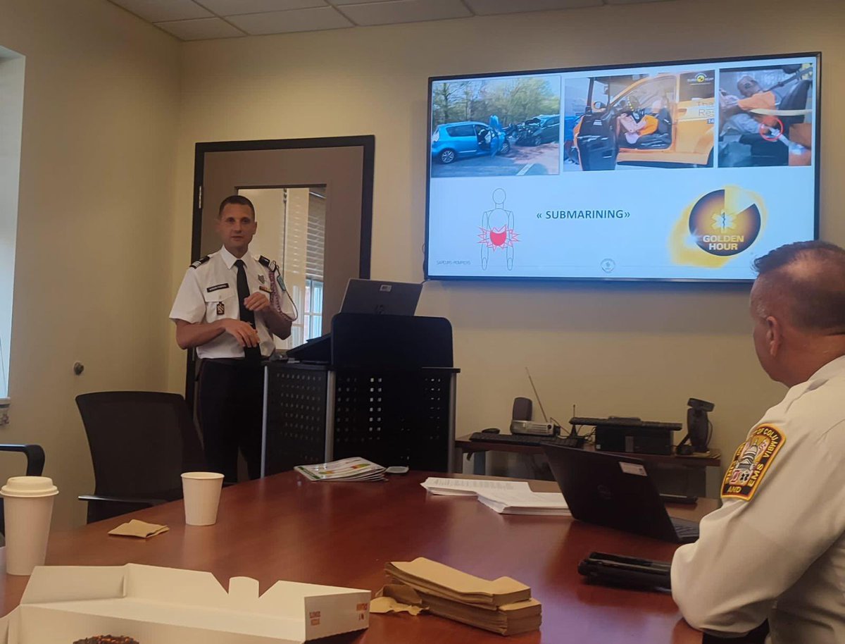 La délégation des #pompiers78 a présenté aux pompiers de <a href="/dcfireems/">DC Fire and EMS Department</a> ses méthodes opérationnelles en matière de secours routier avec la présentation du QR code, du Fire man access de <a href="/renault/">るのー</a> et du  #SAPI. Les échanges se sont ensuite poursuivis autour des nouvelles motorisations